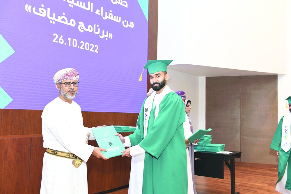 “كلية السياحة” تحتفل بتخريج 124 خريجا وخريجة ضمن برنامج “مضياف”