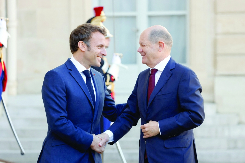 محادثات لتعزيز التعاون في الدفاع والاقتصاد والطاقة لمواجهة التحديات الجديدة
ماكرون وشولتس يبحثان في الإليزيه نزع فتيل التوتر بين باريس وبرلين