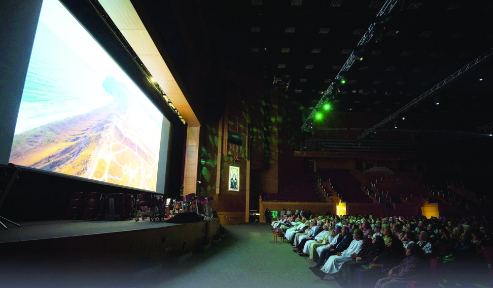 تواصل فعاليات الملتقى الدولي السابع للتصوير الضوئي وخمسة معارض فنية مصاحبة