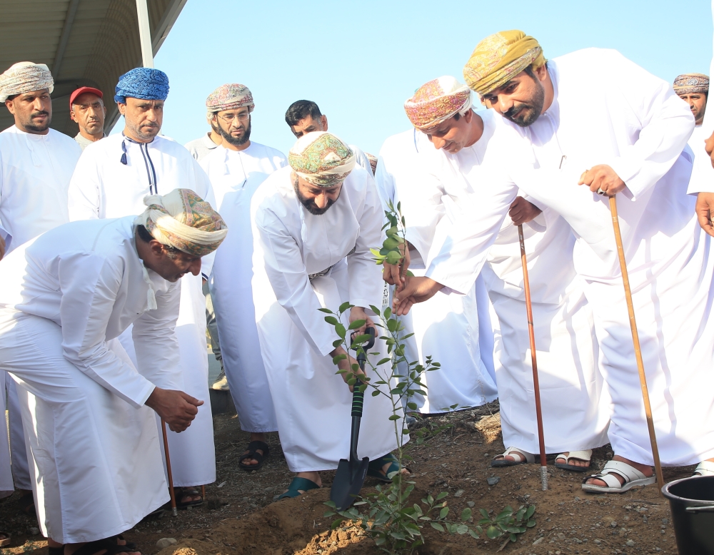 غرس ١٠٠ شتلة ليمون بولاية صحم