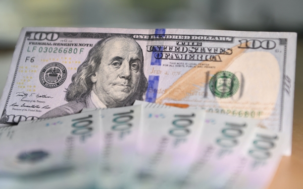 Dollar rebounds after recent sell-off as traders await ECB