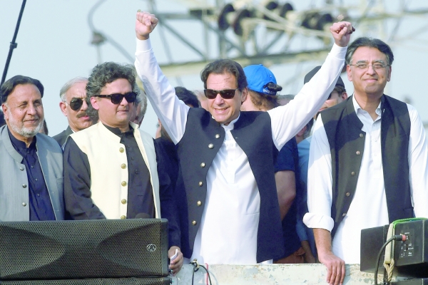 Former Pakistan PM begins 'long march for early election