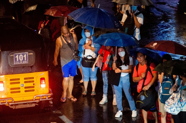 Manila braces for storm Nalgae, death toll cut to 45