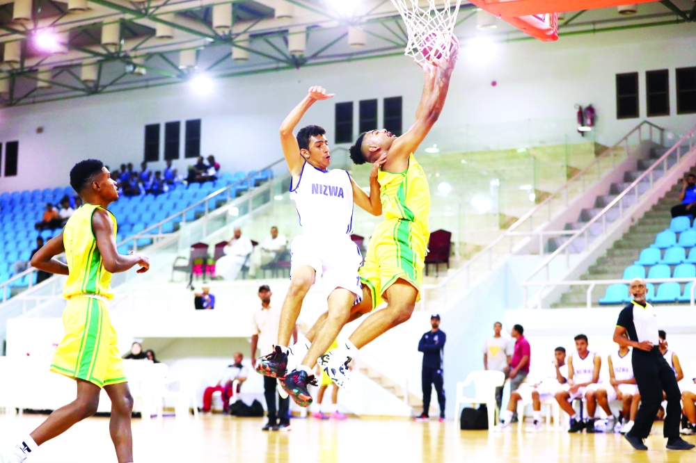 فوز السيب وصلالة في انطلاق دوري الشباب للسلة