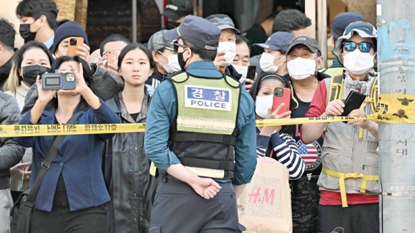 Seoul mourns, seeks answers after crush kills 153