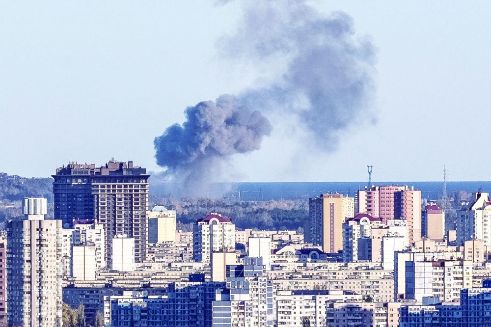 الأمم المتحدة تدعو لتأمين عبور الغذاء والكرملين يحذر من اتفاق بدون موسكو
قصف روسي “فائق الدقة” يدمر 18 منشأة للطاقة بأوكرانيا ويعزل 7 مناطق بدون كهرباء وماء