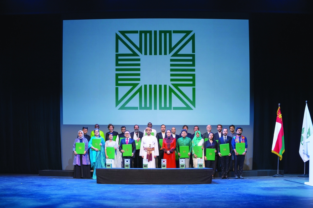السيد ذي يزن يكرّم المشروعات الفائزة بجائزة الآغا خان للعمارة