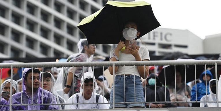 المطر يرجئ انطلاق سباق جائزة سنغافورة الكبرى