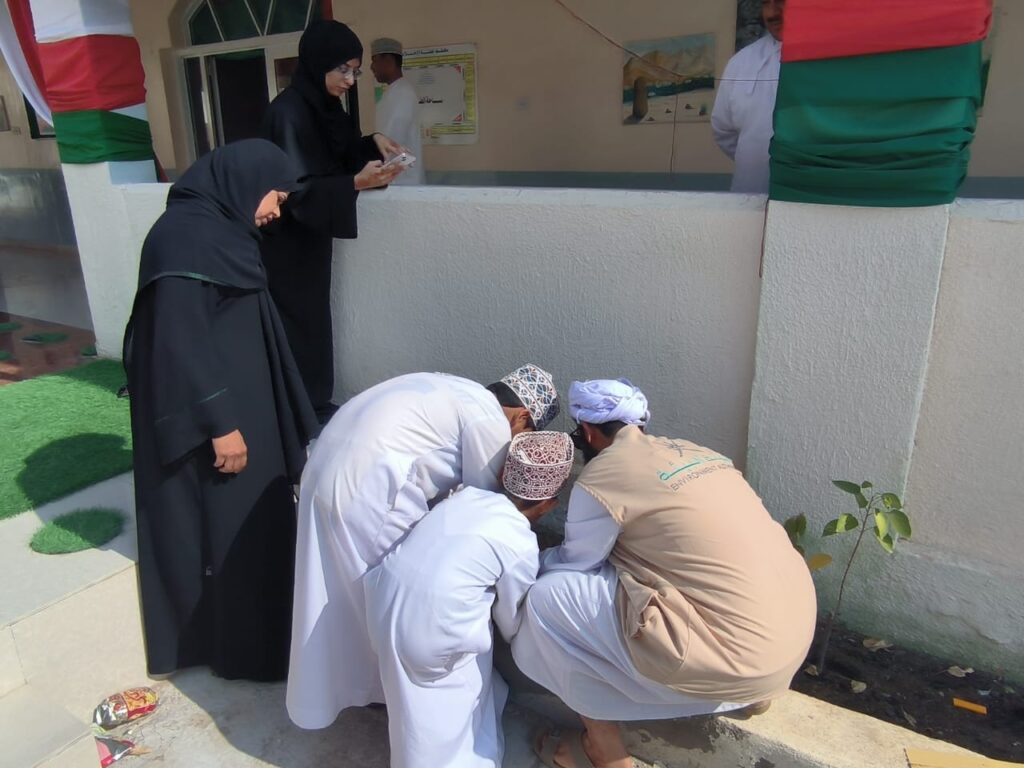 مركز البيئة بالسويق ينفذ حملة استزراع لأشجار برية في عدة مواقع مختلفة في ولاية الخابورة 2 0F21C949 3848 4B43 8447 C2D5EDF481DA