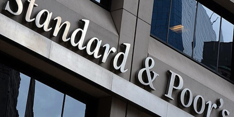 وكالة “ستاندرد آند بورز” ترفع التصنيف الائتماني لسلطنة عُمان من مستوى التصنيف “BB-” إلى“BB”