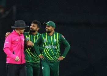 Pakistan beat South Africa by 33 runs (DLS method)