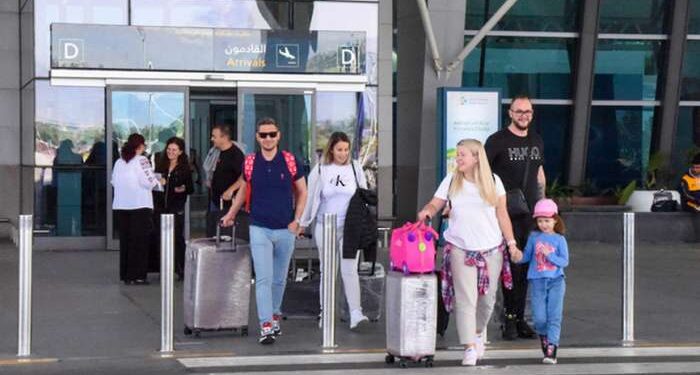 Salalah Airport receives first Romanian flight with tourists