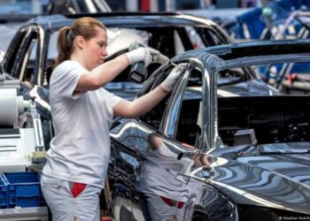 EU proposes tighter rules for last combustion engine cars