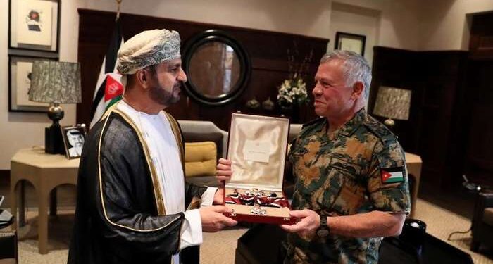 King Abdullah II awards  medal to Oman’s Ambassador