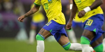 Tite: Neymar to play on at World Cup despite injury