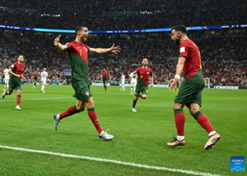 Bruno Fernandes scores twice as Portugal beat Uruguay