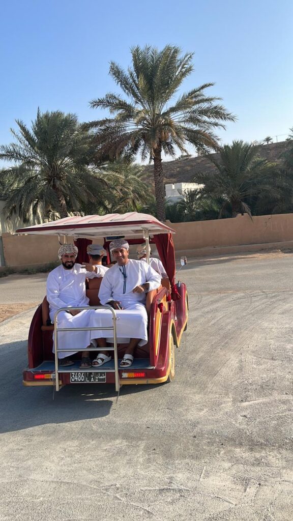 زيارة مجموعة عمان المجد إلى مكتبة الشيخ محسن بن زهران العبري الأهلية 6 1C3B4C03 B37C 42B6 AF38 1497CDCAF7DA