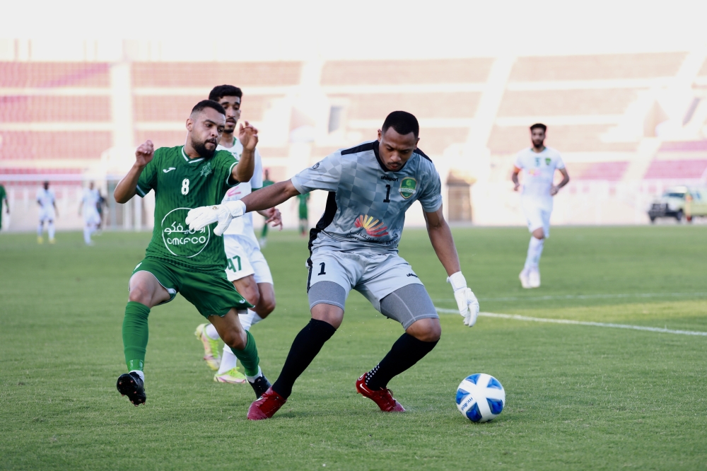 “ديربي صور” بين بقاء المواقع ولعبة الكراسي في دوري عمانتل