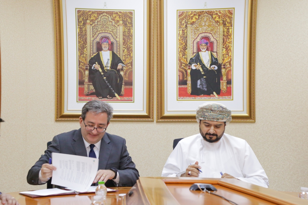 مذكرة تعاون لدراسة واستكشاف تطوير مجمّع صناعي متكامل في سلطنة عُمان