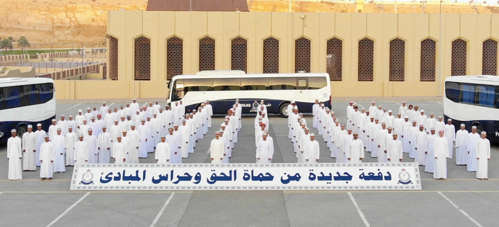 شرطة عمان السلطانية توظف دفعة جديدة من المواطنين