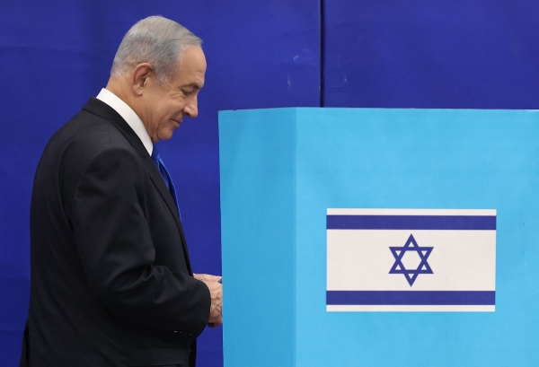 Israelis vote as Netanyahu seeks return to power