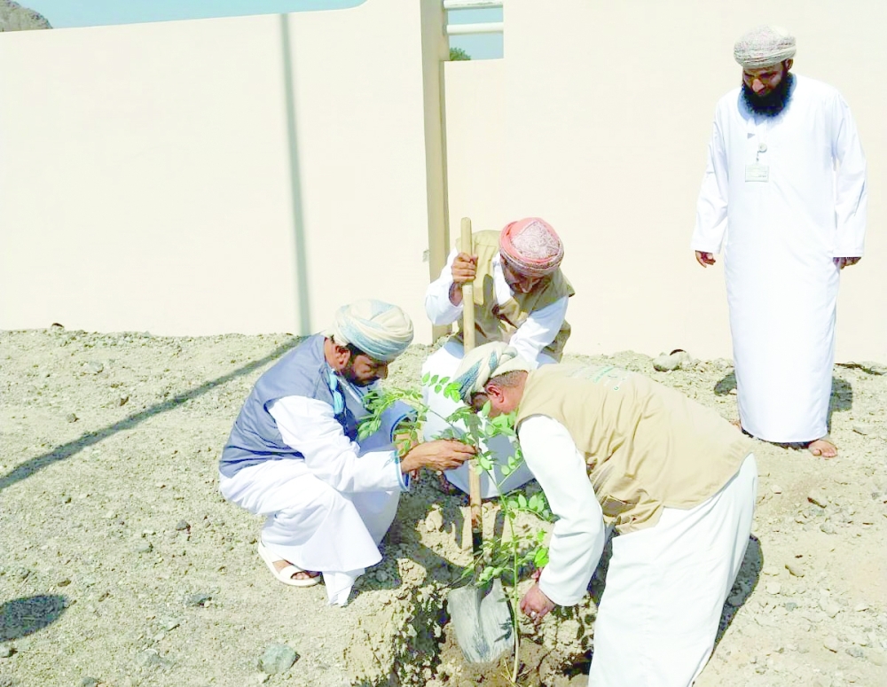 حصر وتوثيق الأشجار المعمرة بالداخلية