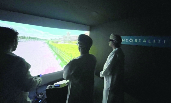 Officials review Muttrah Tourist trail project