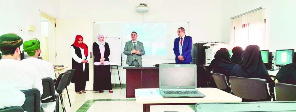 تدريب 50 موظفا بتعليمية ظفارعلى التحول الإلكتروني