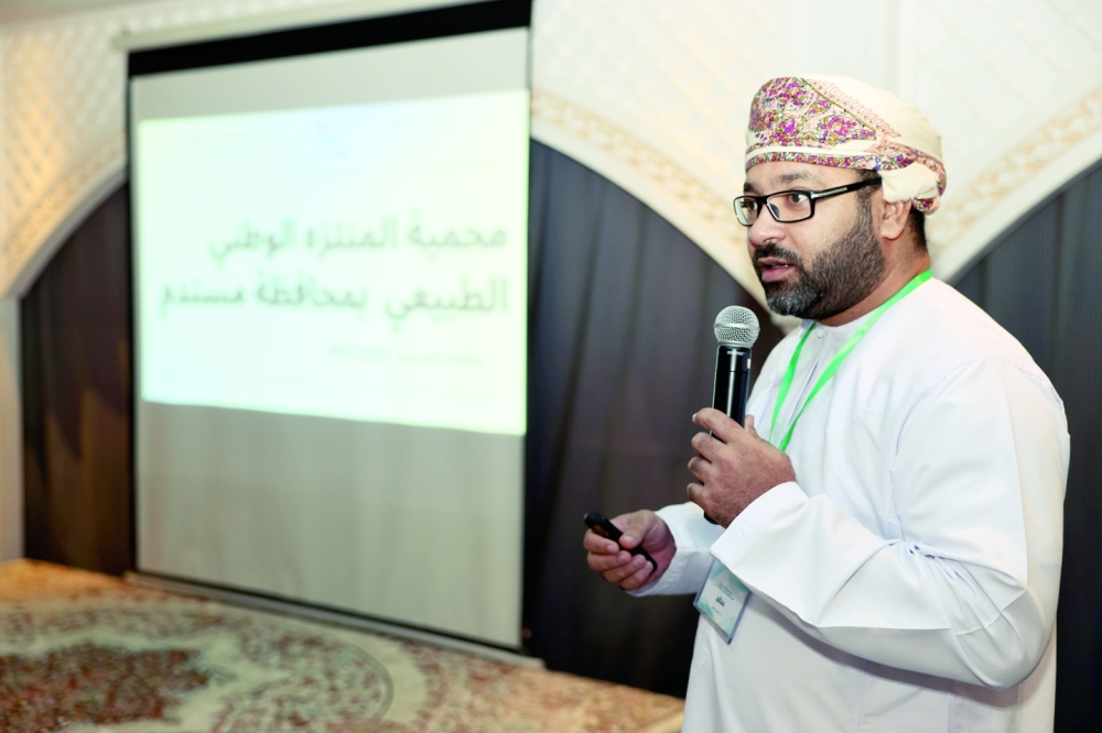 مناقشة طرق إدارة محمية المتنزه الوطني الطبيعي بمسندم