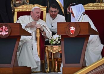 Pope calls for global unity ahead in Bahrain