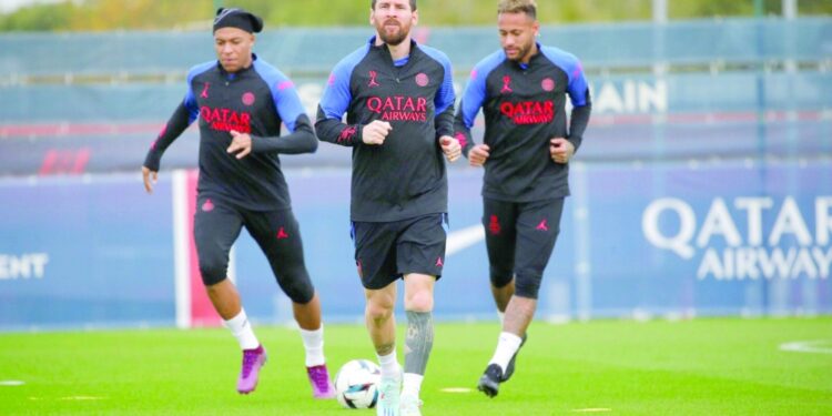 باريس سان جرمان يسعى للحفاظ على سجله الخالي من الهزائم