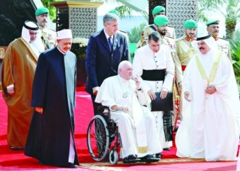 World on edge of 'delicate precipice': Pope Francis