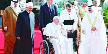 World on edge of 'delicate precipice': Pope Francis