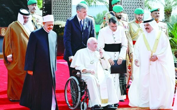 World on edge of 'delicate precipice': Pope Francis 1 World on edge of 'delicate precipice': Pope Francis