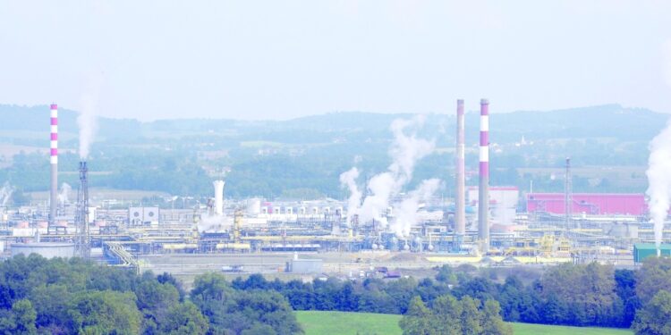 استثمار 1.4% من إجمالي الناتج المحلي يمكن أن يخفض الانبعاثات بنسبة 70%