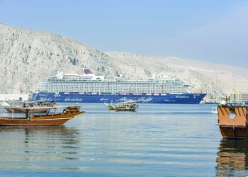 سفينة سياحية ألمانية تفتتح الموسم السياحي بخصب