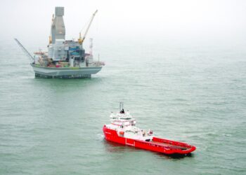 أسعار النفط ترتفع وسط مخاوف الإمدادات.. وخام عمان يصعد 2.4 دولار