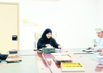 مناقشة الاحتفال باليوم العالمي للطفل بتعليمية ظفار