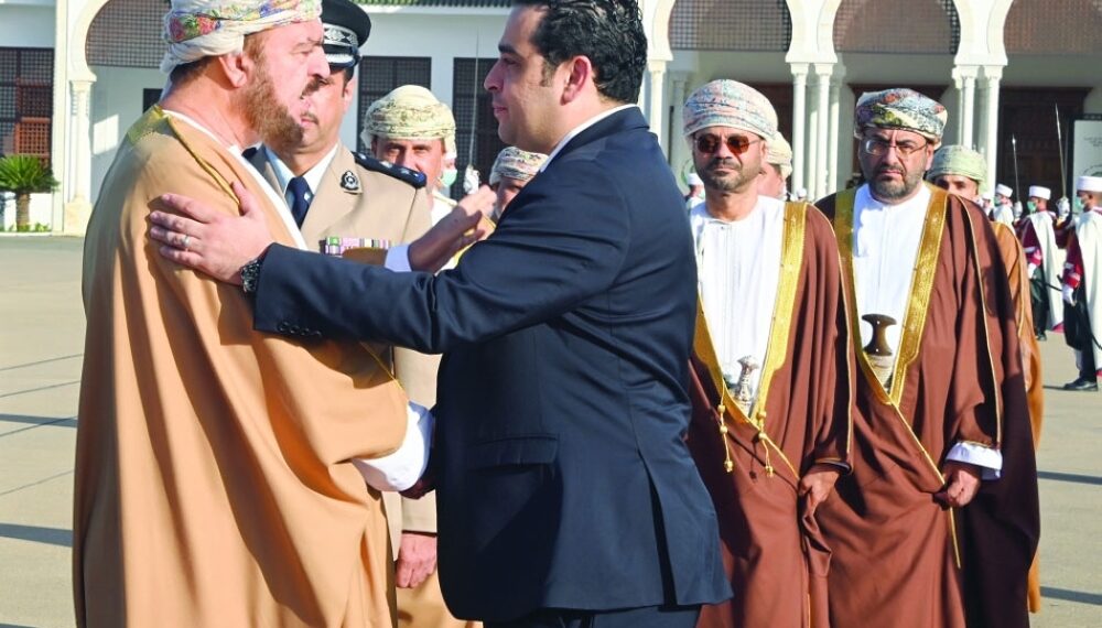 السّيد أسعد بن طارق يغادر الجزائر