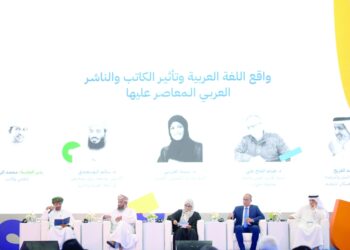 ناشرون عرب يستعرضون تحدياتهم في حماية اللغة ومسؤوليات الكتاب للحفاظ عليها