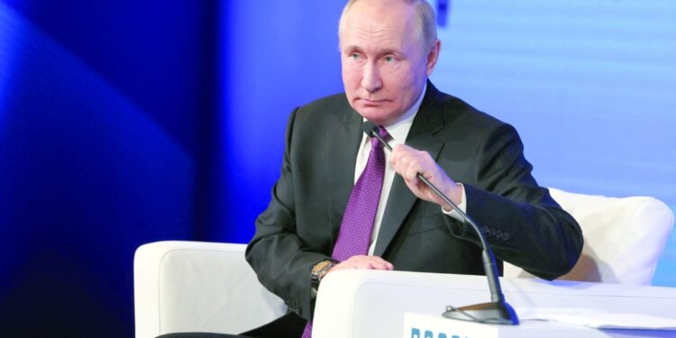 بوتين: ينبغي ابعاد المدنيين من خيرسون.. ويؤكد حشد 318 ألفا جندي اضافي