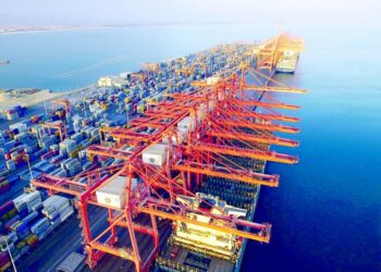 تأجير 10 رافعات في ميناء صلالة ابتداء من الربع الأول لعام 2025