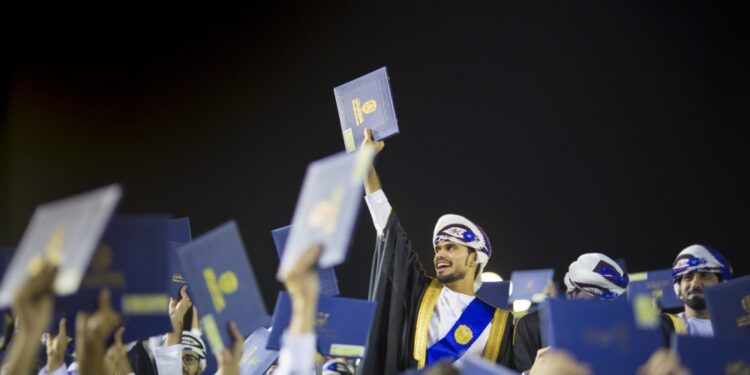 جامعة السلطان قابوس تحتفل غدا بتخريج الدفعة الـ«33» بالكليات الإنسانية