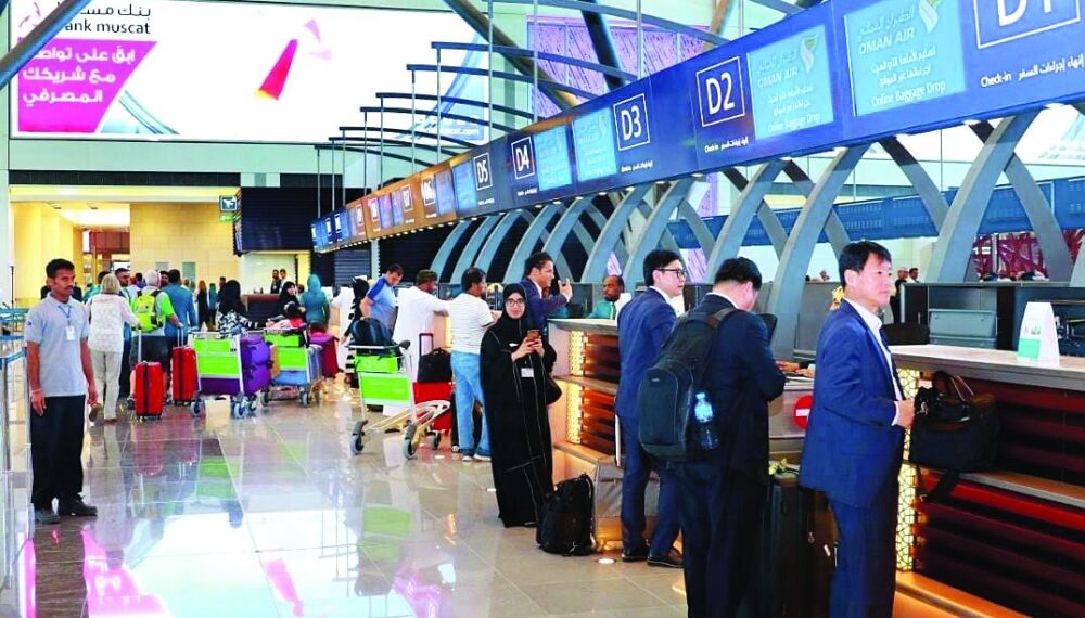 مطار مسقط الدولي يحقق نجاحًا متسارعًا في أعداد المسافرين والحركة الجوية