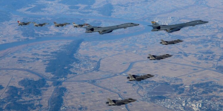 اليابان وأمريكا تجريان تدريبات جوية مشتركة 1 اليابان وأمريكا تجريان تدريبات جوية مشتركة