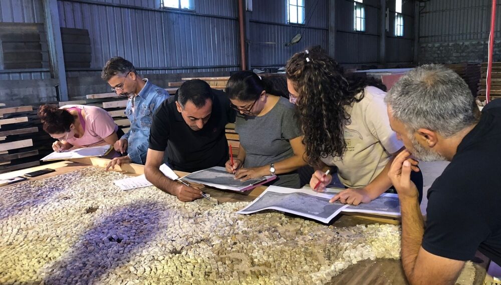 اختتام الدورة التدريبية الميدانية لموزايكون للحفاظ على الفسيفساء الأثري بالمخازن في لبنان 1 اختتام الدورة التدريبية الميدانية لموزايكون للحفاظ على الفسيفساء الأثري بالمخازن في لبنان