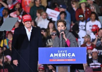 Trump signals 2024 comeback