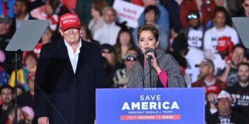 Trump signals 2024 comeback