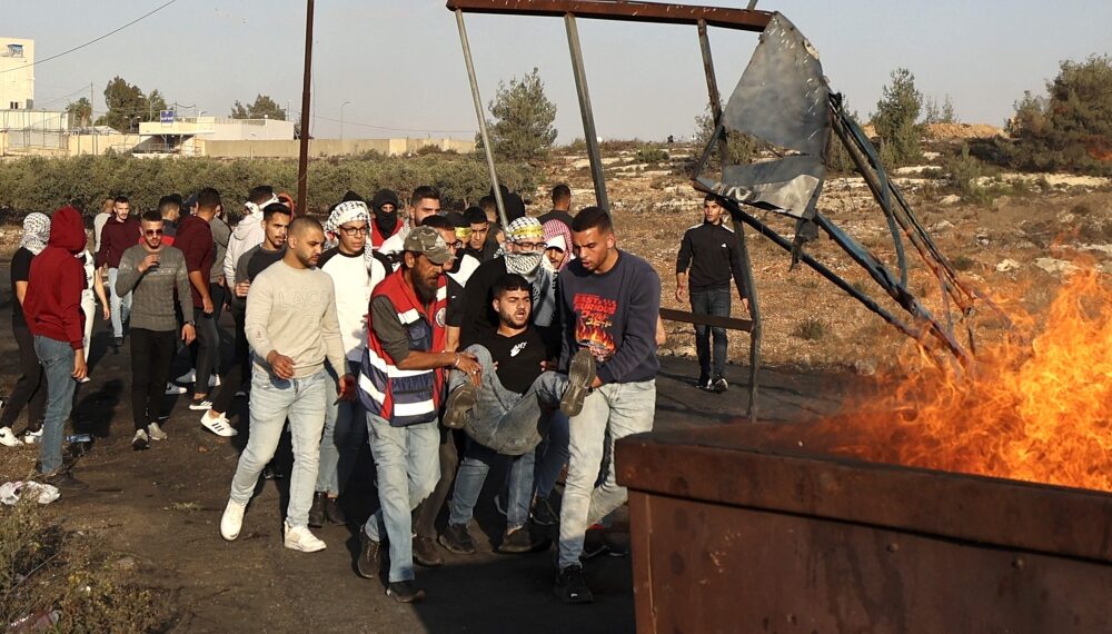 واشنطن تؤكد التزامها حل الدولتين .. وجيش الإحتلال يغلق مداخل قريتين جنوب الخليل