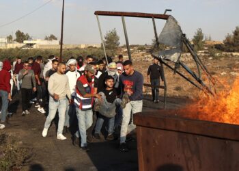 واشنطن تؤكد التزامها حل الدولتين .. وجيش الإحتلال يغلق مداخل قريتين جنوب الخليل